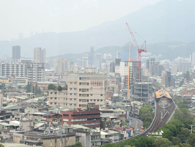 校園隱藏版景觀咖啡廳『Cozycoffee可集咖啡』搭捷運就能到，想吃先練練