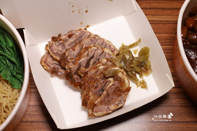 三重人氣美食『豐雞號』招牌油雞肉，醬牛肉必點、藥膳雞湯無限供應