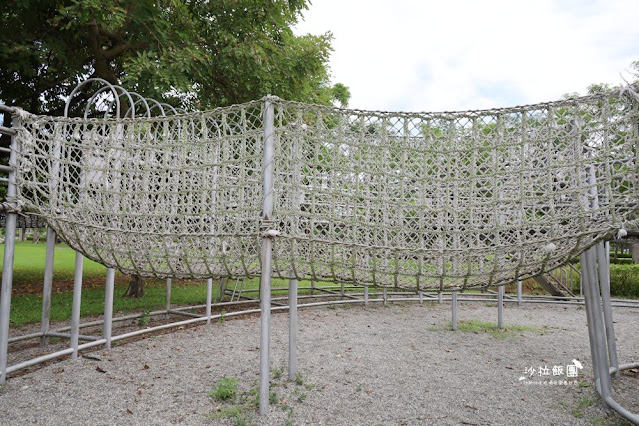 27公頃任你玩【宜蘭運動公園】火車、戰艦溜滑梯、鐵人搖椅、草地