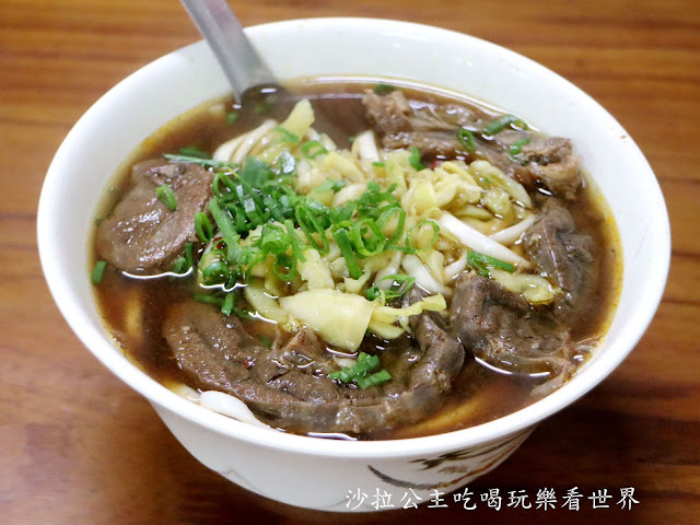 桃園美食/人氣排隊店『巧合珍牛肉麵(總店)』春日路/中藥湯頭/附停車場/老店