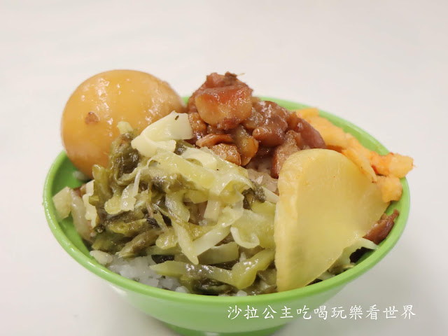 三重美食/小吃『五燈獎豬腳魯肉飯』三重四大滷肉飯/韓國白鐘元來台推薦小吃/辣蘿蔔無限供應