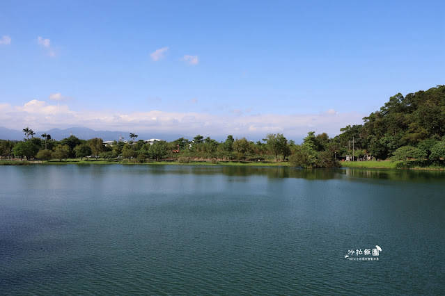 宜蘭【梅花湖風景區】腳踏車、搭船環湖、餵魚，免費親子景點