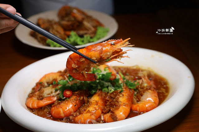 鴻龍宴台中超狂活蝦料理，大船霸氣開進餐廳