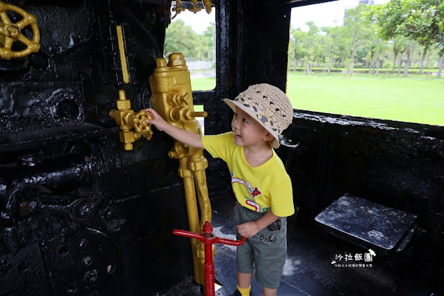 27公頃任你玩【宜蘭運動公園】火車、戰艦溜滑梯、鐵人搖椅、草地