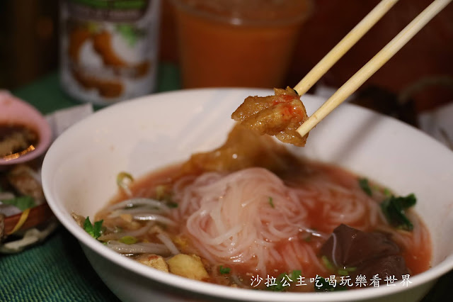 士林美食『哈哈羅55泰式船麵米粉湯(士林店)』菜單、泰式米粉湯、近士林夜市