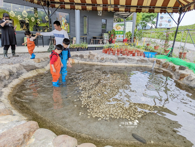 宜蘭親子景點『初咪體驗農場』拔三星蔥、、抓泥鰍、DIY創意蔥麵包體驗、沙坑