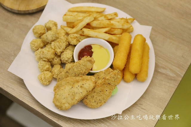 士林美食/下午茶/親子友善『OTIS Café』義大利麵/會議包廂租用/士林舊街文創市集旁/捷運士林站