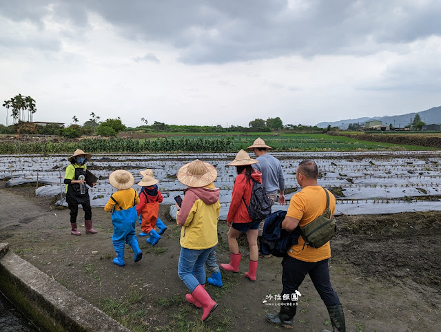 宜蘭親子景點『初咪體驗農場』拔三星蔥、、抓泥鰍、DIY創意蔥麵包體驗、沙坑