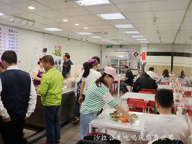 三重美食/小吃『五燈獎豬腳魯肉飯』三重四大滷肉飯/韓國白鐘元來台推薦小吃/辣蘿蔔無限供應