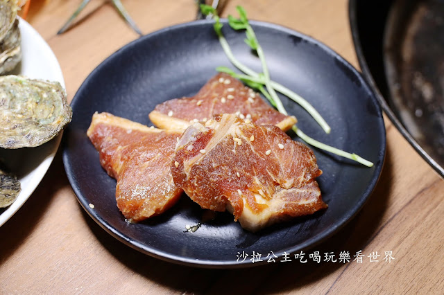 板橋燒烤吃到飽『燒惑日式炭火燒肉店(板橋店)』瓶裝啤酒無限暢飲/壽星雪花黑牛蛋糕/打卡優惠/捷運新埔站