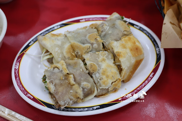 高雄苓雅美食『厚得福湯包麵食專賣店』紅茶、豆漿免費喝，平日也要排隊