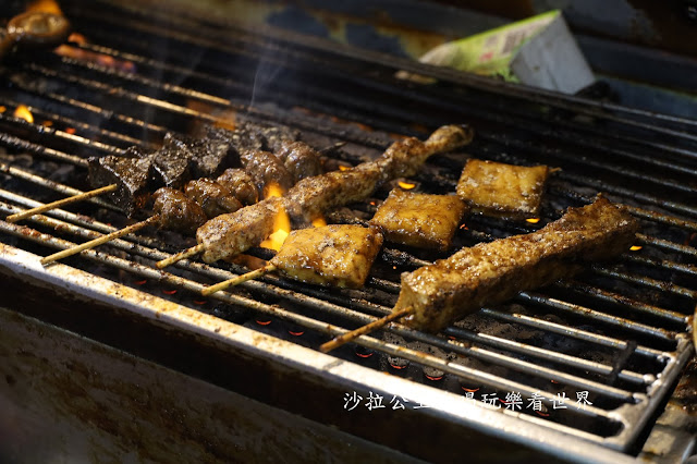 宜蘭礁溪美食/宵夜『阿和烤肉』排隊半小時以上排好排滿/食尚玩家推薦