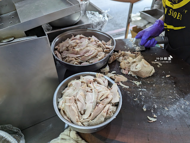 嘉義火雞肉飯『嘉義噴水雞肉飯中山店』稱霸70年的火雞肉飯，早餐就能吃