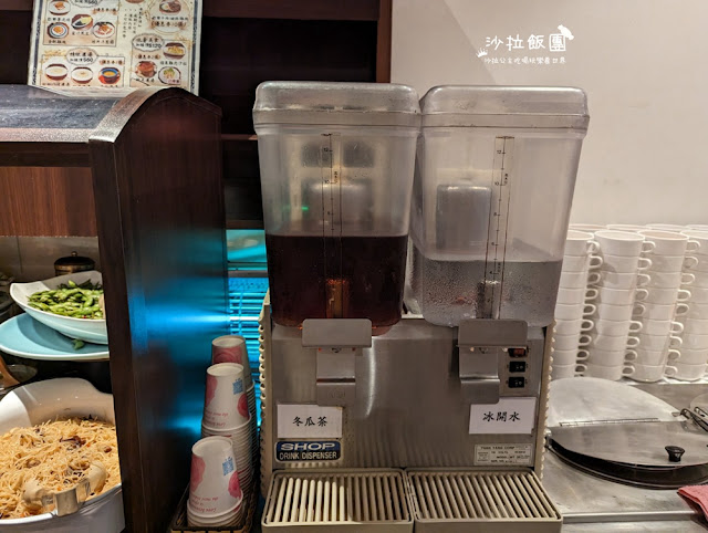 淡水美食『歡樂牛排淡水店』在地人吃的牛排老店，沙拉吧吃到飽