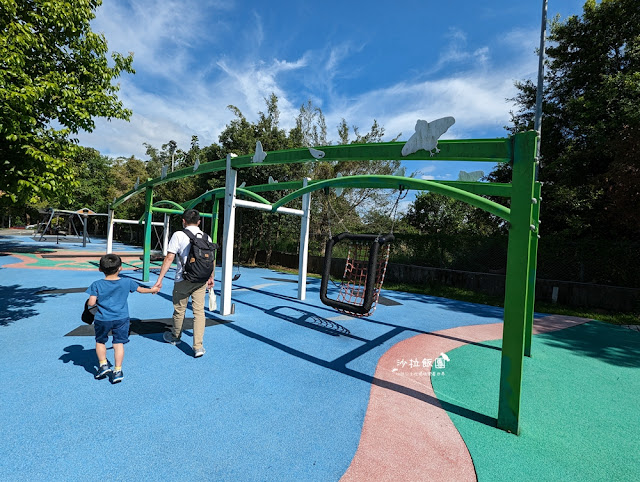 新北親子景點林口樂活公園捷運主題公園，4米高「車廂溜滑梯」超刺激