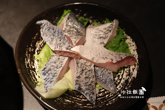 大巨蛋美食『湊湊火鍋』三種小菜、水果、白飯吃到飽