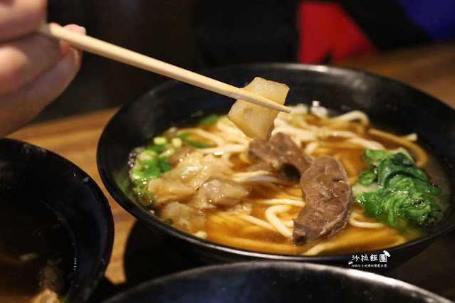 桃園牛肉麵吃到飽『呷飽牛肉麵南平店』加麵加湯免費，豆花、咖啡飲料無限供應