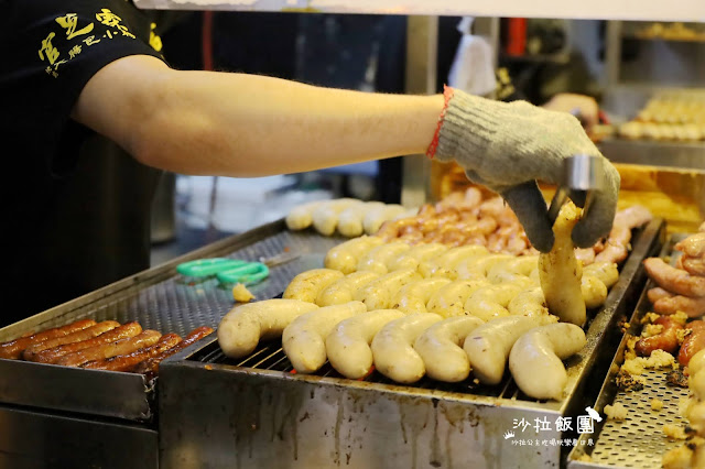 逢甲夜市美食『官芝霖大腸包小腸(逢甲店)』排隊人氣小吃/多種口味/老店