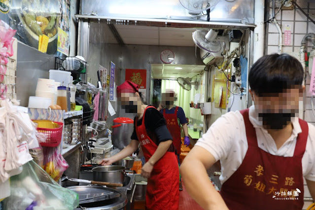 基隆美食50年老店『菊姐大腸圈-原基隆孝三路三兄弟』