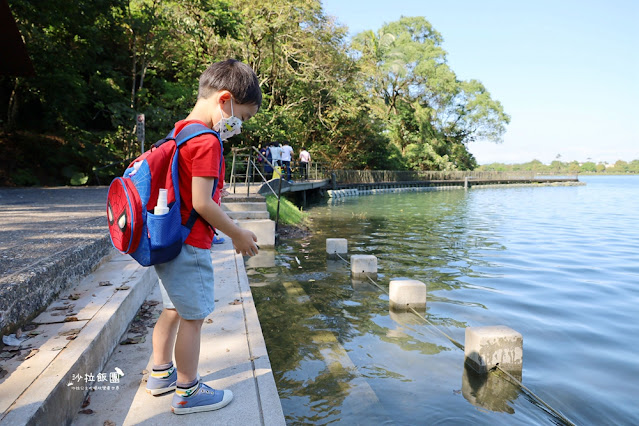 宜蘭【梅花湖風景區】腳踏車、搭船環湖、餵魚，免費親子景點