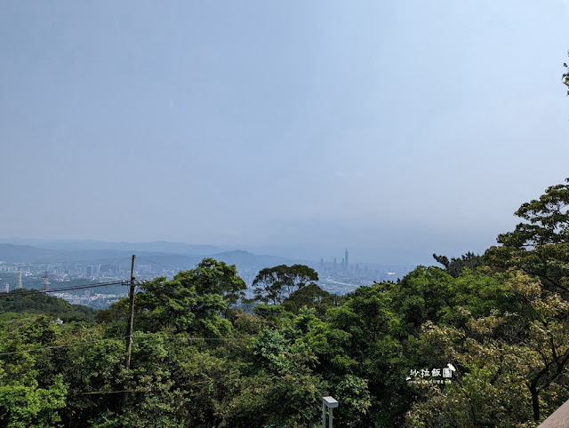 漫步雲端S型空中步道『碧山巖露營場』內湖約會景點，視野超棒