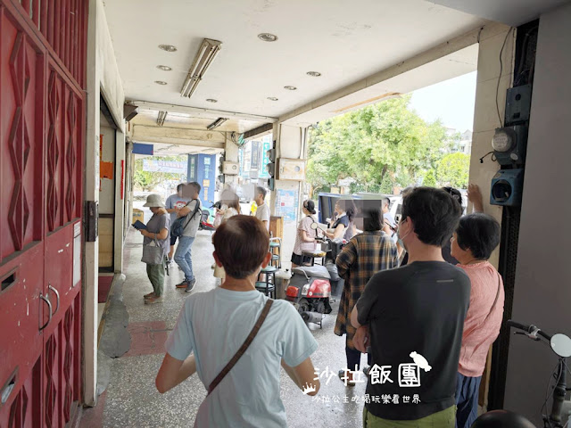 營業前就要來排隊『忠誠牛肉麵』天母在地人推薦