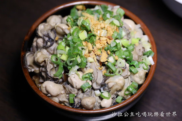 華西街夜市美食『阿義魯肉飯』超浮誇鮮蚵蓋飯.50年老店.萬華龍山寺美食