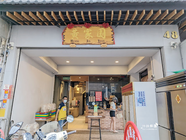 台中模範街生意超好蒸餃館『黃家園蒸餃館』用餐還附可樂飲料喝到飽