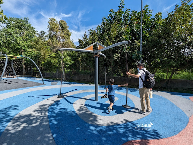 新北親子景點林口樂活公園捷運主題公園，4米高「車廂溜滑梯」超刺激