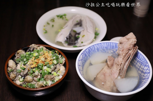 華西街夜市美食『阿義魯肉飯』超浮誇鮮蚵蓋飯.50年老店.萬華龍山寺美食