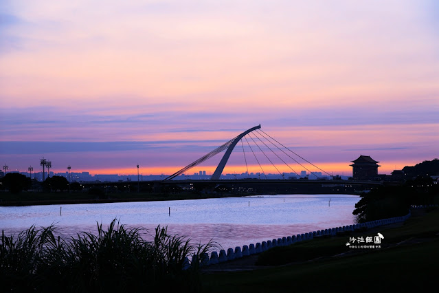 台北酒吧『M Club』不限時河岸酒吧，可以看夕陽、遠眺台北101夜景