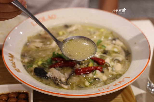 台北車站美食『姥姥酸菜魚微風北車』一個人也可以吃酸菜魚