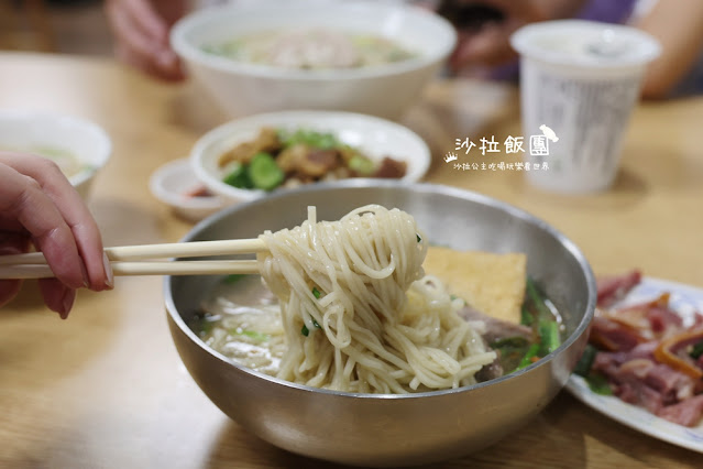 礁溪美食『八寶冬粉1號店』冬粉、麵食、豬腦湯，有停車位