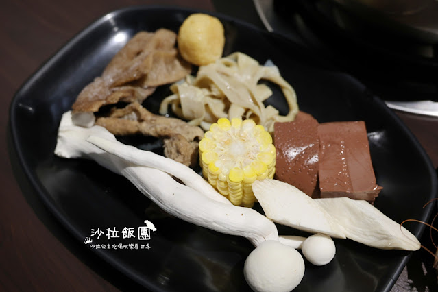 台中逢甲羊肉爐吃到飽『羊霸天下逢甲店』羊大骨、羊肉、火鍋料、蔬菜、飲料自助吧