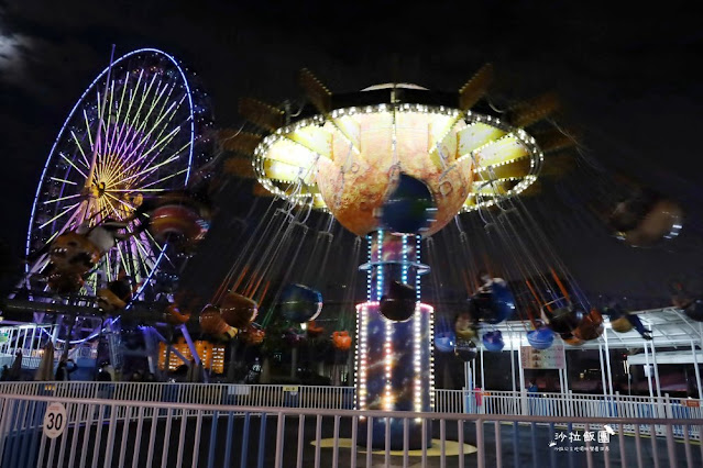 夜間免費入園、星光摩天輪等13種設施設施60元起玩到飽，晚上還可以看音樂焰火秀