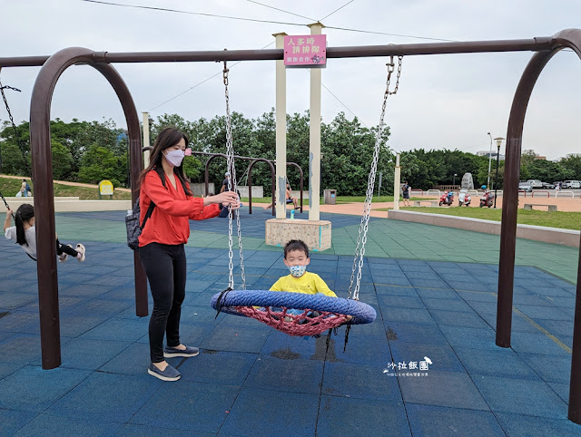 苗栗竹南獅山親子公園火炎山地景溜滑梯