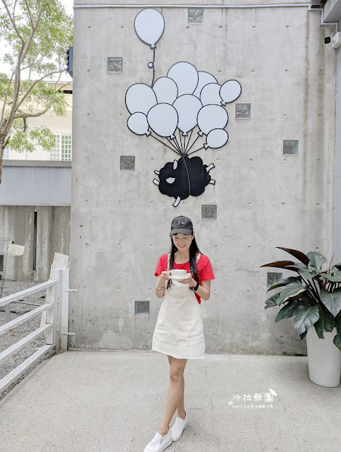 宜蘭景點黑RURU CAFE，來用餐還可以順便餵羊不用再找景點