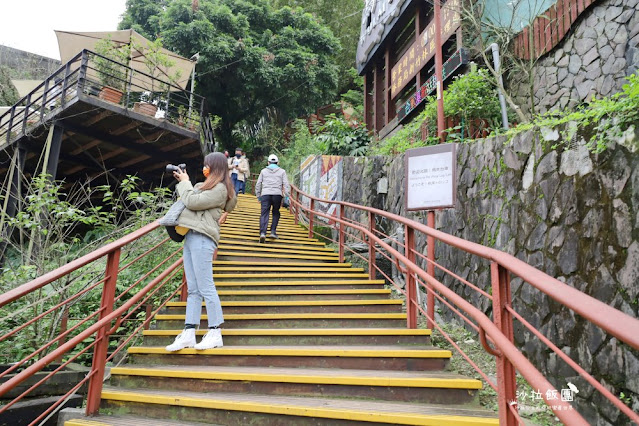 烏來老街一日遊泡溫泉、搭台車、看瀑布、逛老街