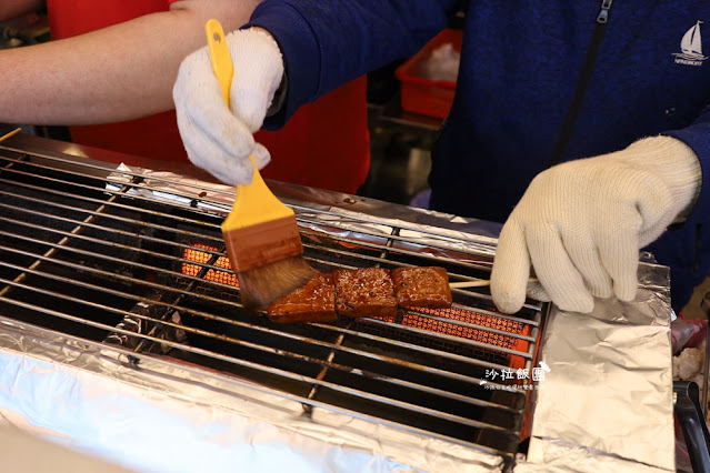 士林夜市美食『吉彖食堂』涼麵、蒜味肉羹、燒烤的絕妙組合