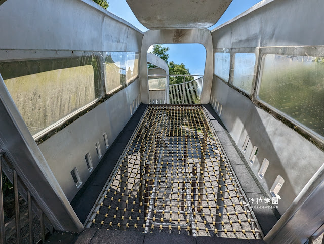 新北親子景點林口樂活公園捷運主題公園，4米高「車廂溜滑梯」超刺激