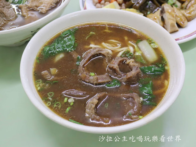 北投美食『吳家牛肉麵』韓國白鐘元推薦三寶麵/菜單/北投人氣排隊老店/宵夜