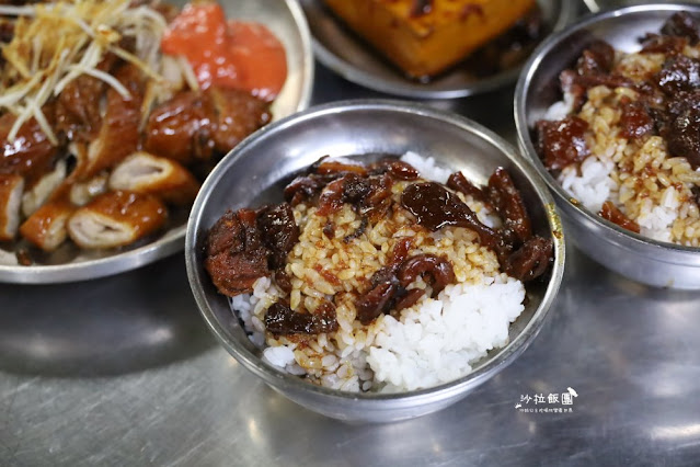 北投生意最好的滷肉飯『矮仔財滷肉飯』必點紅燒蹄膀、大腸頭