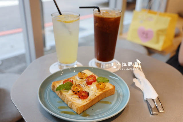 中山區咖啡廳『富錦樹咖啡Fujin Tree Cafe中山店』銀灰色調