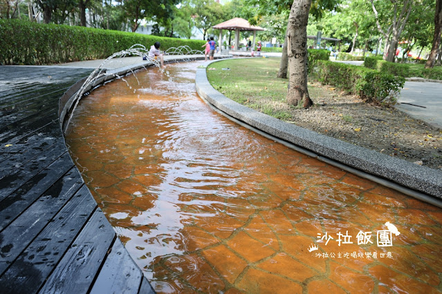 苗栗景點『頭份運動公園』水漾步道、沙坑、溜滑梯，苗栗版的大安森林公園