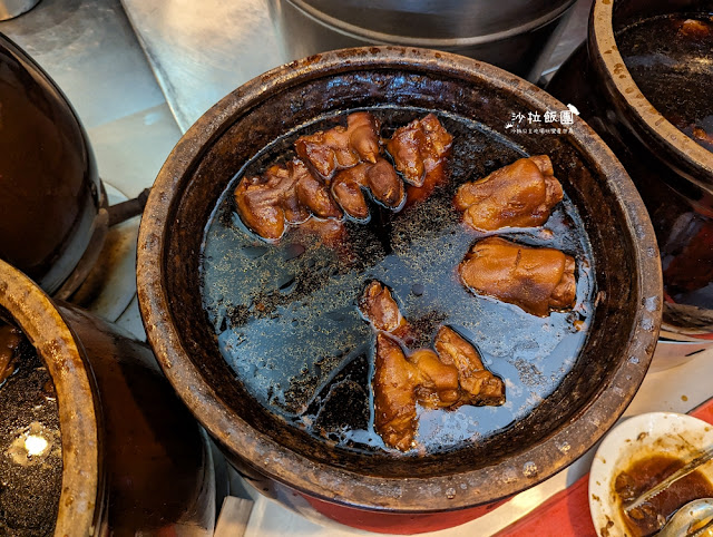 台中美食『阿水獅豬腳大王』台中公園總店，好喝的豬腦湯