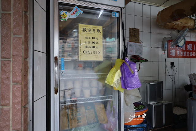 宜蘭頭城必吃『頂埔阿嬤蔥油餅』排隊美食，也有賣紅茶、奶茶可以搭配