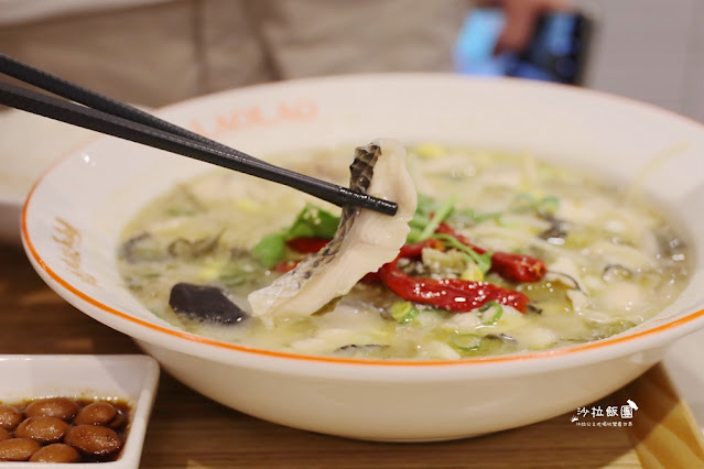 台北車站美食『姥姥酸菜魚微風北車』一個人也可以吃酸菜魚