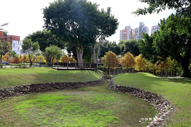 北投奇岩一號公園、落羽松、共融式兒童遊樂場、生態池