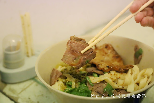 士林陽明山美食『大陸麵店』牛肉湯.雞湯無限供應/文大人的回憶