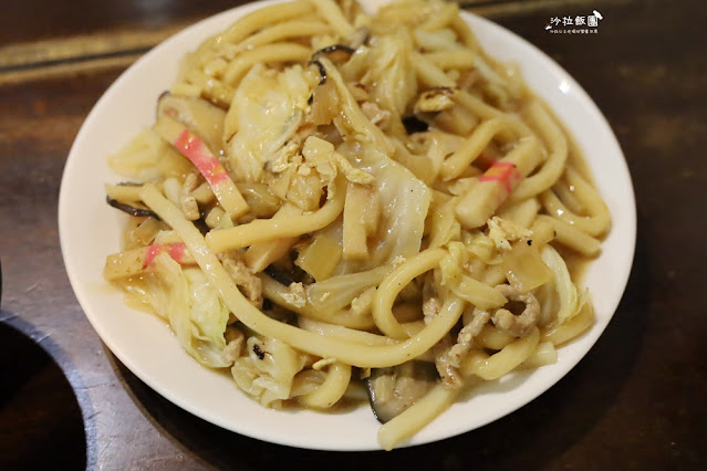 萬華美食巨無霸鮭魚握壽司『三味食堂』手掌大CP值超高